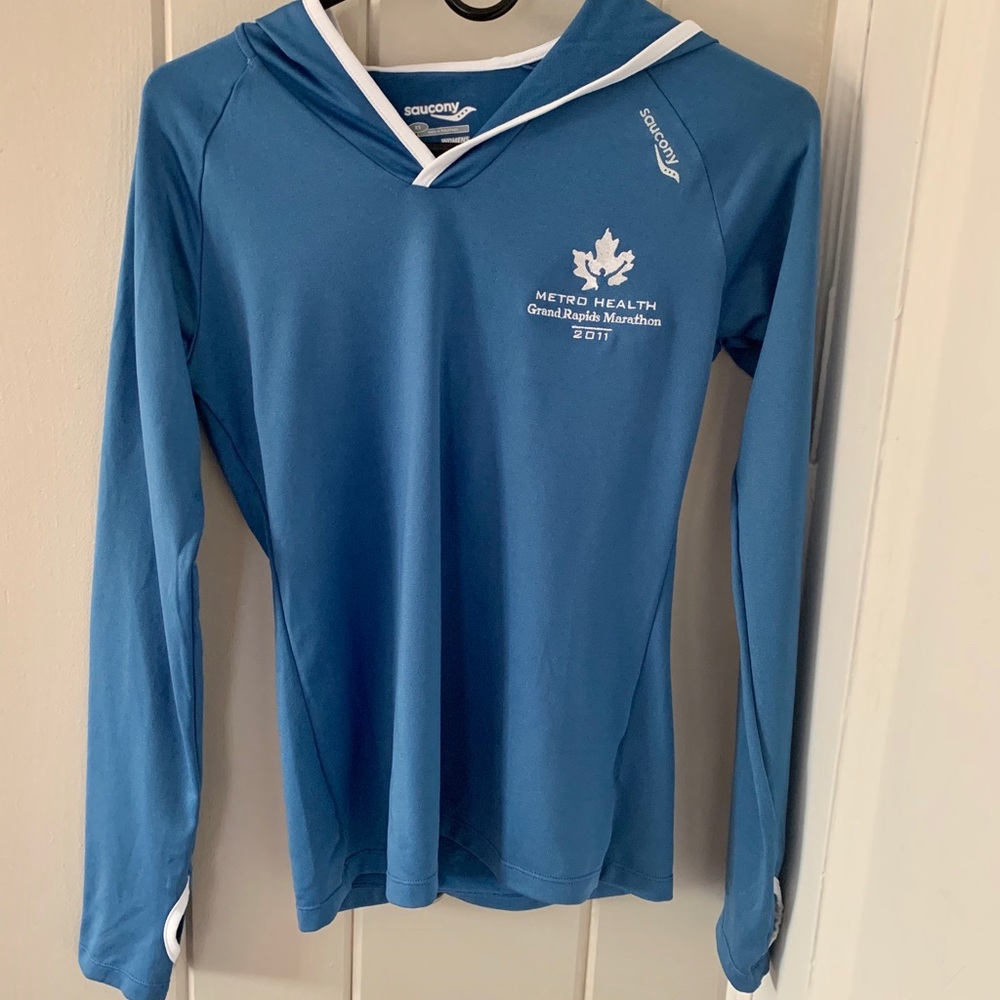 ASICS hooded long sleeve tech shirt XS